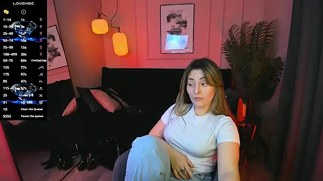 Snapshot of KylieMellow chatting on April 5, 2026, 5:14 am KylieMellow online show from April 5, 2026, 5:14 am