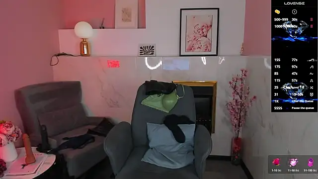 Snapshot of KylieMellow chatting on March 27, 2026, 1:45 pm KylieMellow online show from March 27, 2026, 1:45 pm