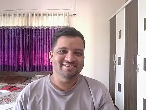 Snapshot of dhruv_love chatting on October 15, 2025, 4:22 am dhruv love online show from October 15, 2025, 4:22 am