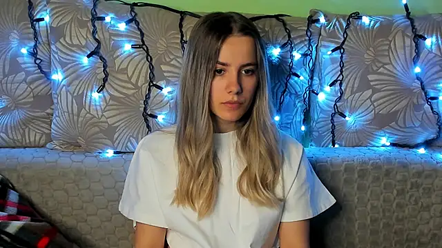 Snapshot of MaggieCake chatting on November 8, 2025, 1:42 am MaggieCake online show from November 8, 2025, 1:42 am