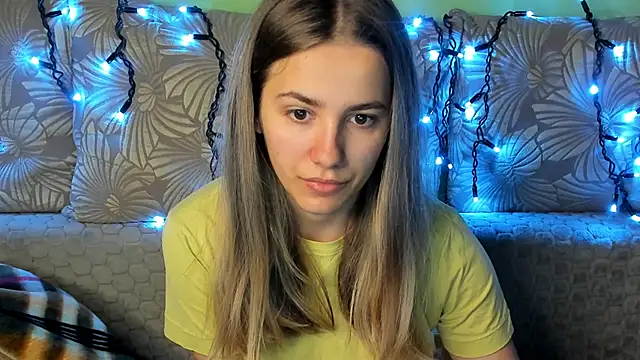 Snapshot of MaggieCake chatting on November 3, 2025, 3:56 am MaggieCake online show from November 3, 2025, 3:56 am