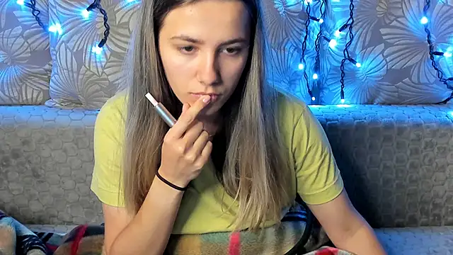 Snapshot of MaggieCake chatting on November 6, 2025, 5:11 am MaggieCake online show from November 6, 2025, 5:11 am