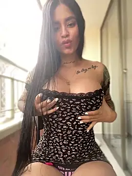 Snapshot of LaraHenao chatting on February 17, 2025, 1:22 pm LaraHenao online show from February 17, 2025, 1:22 pm