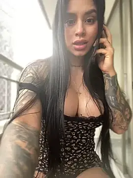 Snapshot of LaraHenao chatting on January 28, 2025, 12:00 pm LaraHenao online show from January 28, 2025, 12:00 pm