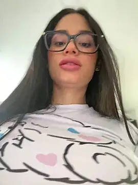 Snapshot of LaraHenao chatting on March 4, 2025, 1:06 pm LaraHenao online show from March 4, 2025, 1:06 pm