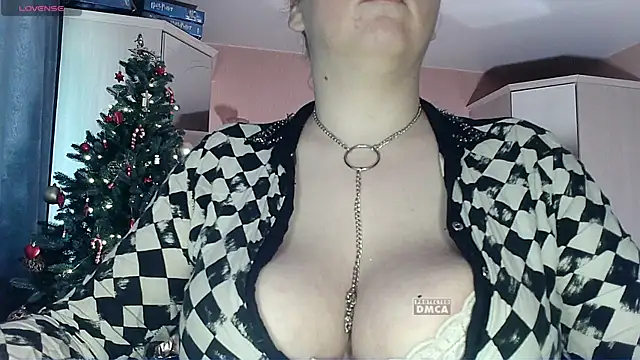 Snapshot of Mrs_Dream chatting on May 9, 2026, 12:25 am Mrs Dream online show from May 9, 2026, 12:25 am