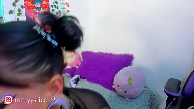 Rainnbow  online show from March 4, 2026, 8:55 am