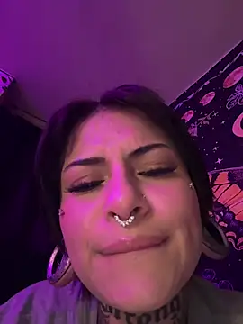 Snapshot of Rainnbow_ chatting on February 8, 2026, 7:17 am Rainnbow online show from February 8, 2026, 7:17 am