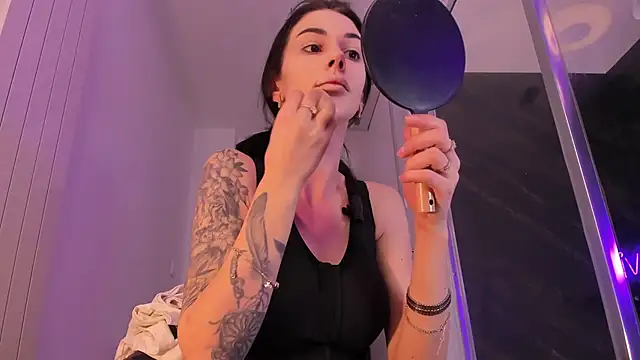 realhotfallingdevil online show from March 4, 2026, 5:26 am