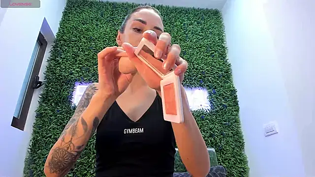 Snapshot of realhotfallingdevil chatting on September 11, 2025, 11:32 am realhotfallingdevil online show from September 11, 2025, 11:32 am