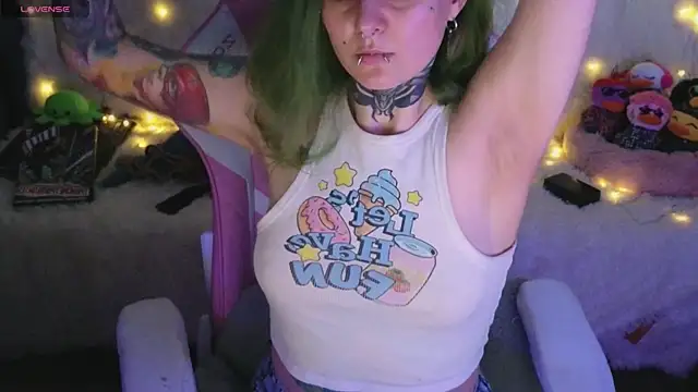Snapshot of Ginger_Stay chatting on May 4, 2026, 10:18 am Ginger Stay online show from May 4, 2026, 10:18 am