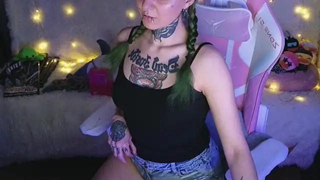 Snapshot of Ginger_Stay chatting on April 23, 2026, 12:29 pm Ginger Stay online show from April 23, 2026, 12:29 pm