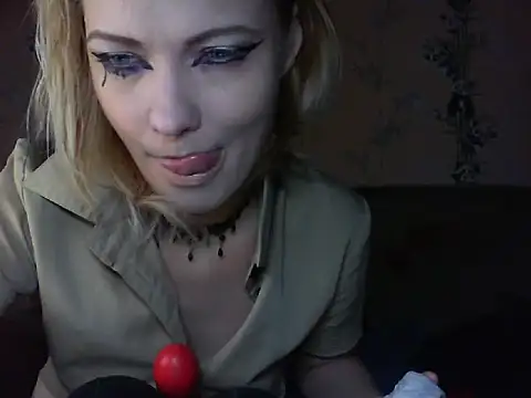 Snapshot of WildMissNiks chatting on June 19, 2026, 7:47 am WildMissNiks online show from June 19, 2026, 7:47 am