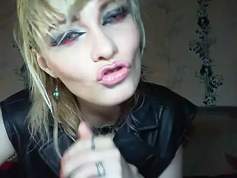 Snapshot of WildMissNiks chatting on June 7, 2026, 9:25 am WildMissNiks online show from June 7, 2026, 9:25 am