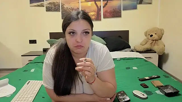 adelline online show from April 3, 2026, 8:26 pm