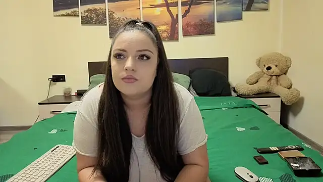 adelline online show from April 6, 2026, 8:54 pm