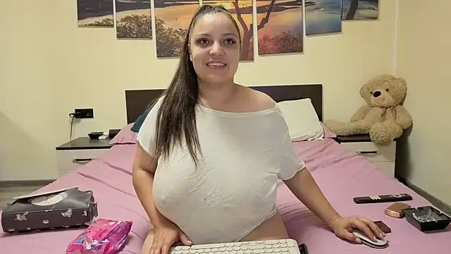 Snapshot of adelline chatting on May 11, 2026, 8:39 pm adelline online show from May 11, 2026, 8:39 pm