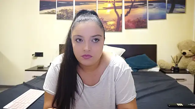 adelline online show from November 3, 2025, 9:40 pm