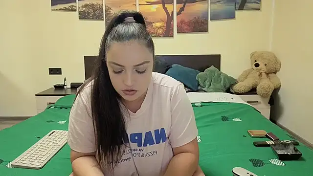 adelline online show from March 31, 2026, 8:55 pm