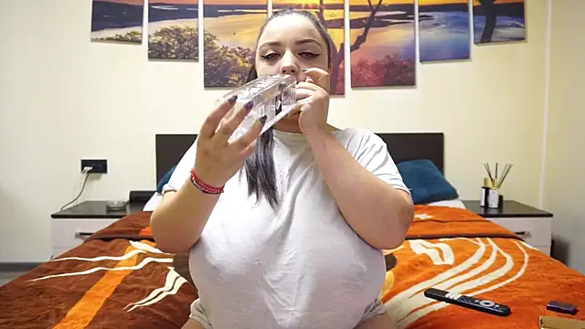 adelline online show from March 10, 2025, 10:02 pm