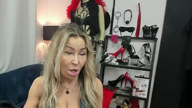 Snapshot of crystaLUX chatting on February 23, 2026, 5:30 am crystaLUX online show from February 23, 2026, 5:30 am