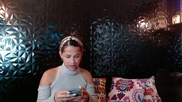 Snapshot of PINK__LOLA1 chatting on May 1, 2026, 11:32 pm PINK LOLA1 online show from May 1, 2026, 11:32 pm