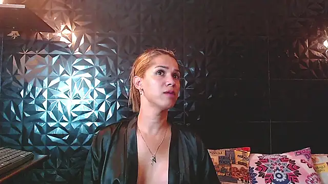 Snapshot of PINK__LOLA1 chatting on May 22, 2026, 10:52 pm PINK LOLA1 online show from May 22, 2026, 10:52 pm