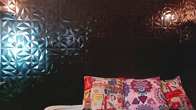 Snapshot of PINK__LOLA1 chatting on May 4, 2026, 11:18 pm PINK LOLA1 online show from May 4, 2026, 11:18 pm