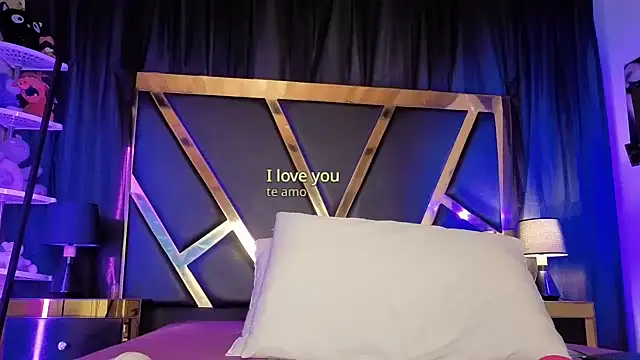 Snapshot of donnasoto chatting on December 2, 2025, 12:40 pm donnasoto online show from December 2, 2025, 12:40 pm