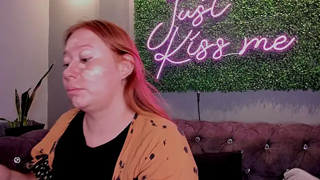 hannamartinn online show from October 22, 2025, 3:33 pm