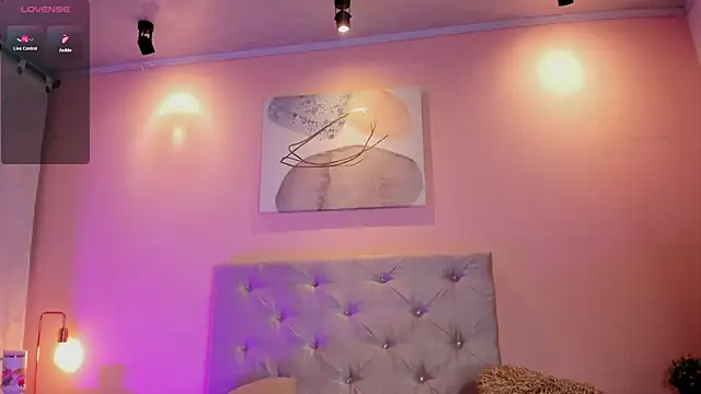 hannamartinn online show from November 4, 2025, 2:04 am