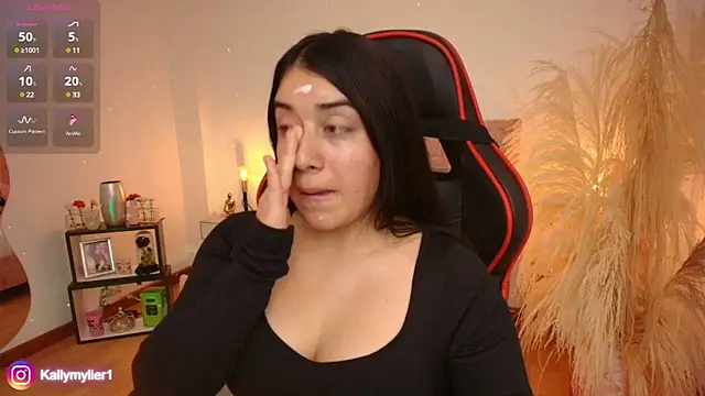 KallyMyller1 online show from January 24, 2025, 7:39 pm