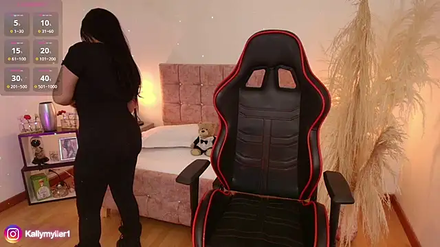 KallyMyller1 online show from February 11, 2025, 7:16 pm