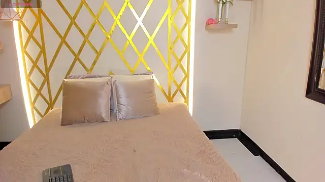 maryevans  online show from January 17, 2026, 12:42 pm