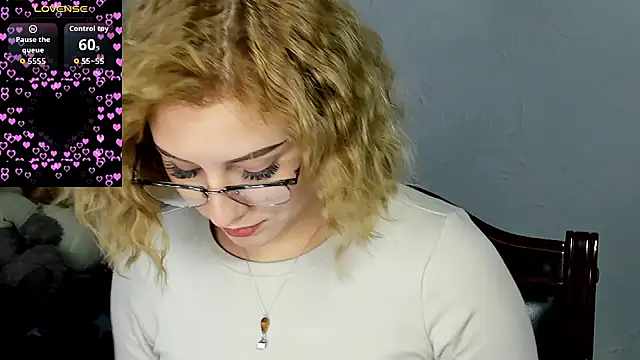 Snapshot of KindKristy chatting on September 19, 2025, 5:22 am KindKristy online show from September 19, 2025, 5:22 am