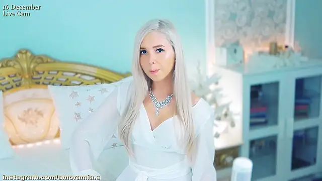 Snapshot of Amoramias chatting on December 16, 2024, 7:54 pm Amoramias online show from December 16, 2024, 7:54 pm