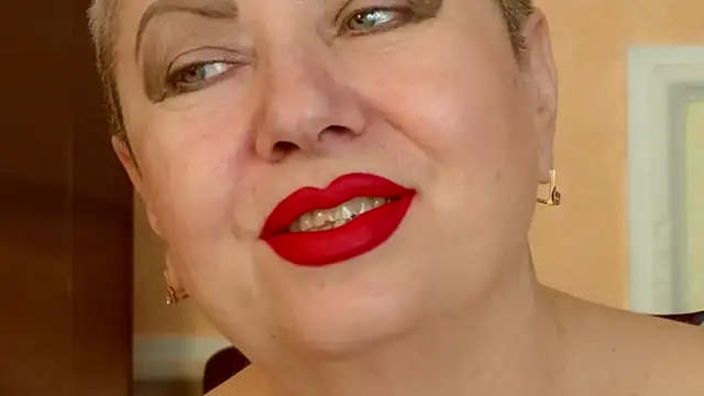 Snapshot of LadyPosh chatting on May 7, 2026, 8:34 pm LadyPosh online show from May 7, 2026, 8:34 pm
