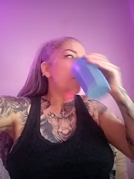 Snapshot of vamporasuccubus19777 chatting on March 1, 2025, 10:42 pm vamporasuccubus19777 online show from March 1, 2025, 10:42 pm