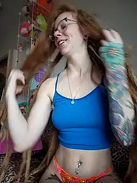 LucidLucy online show from November 14, 2025, 5:49 pm