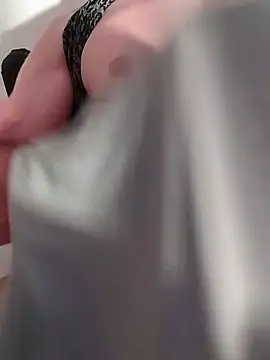 sexy fit guy on cam online show from February 9, 2025, 7:05 am