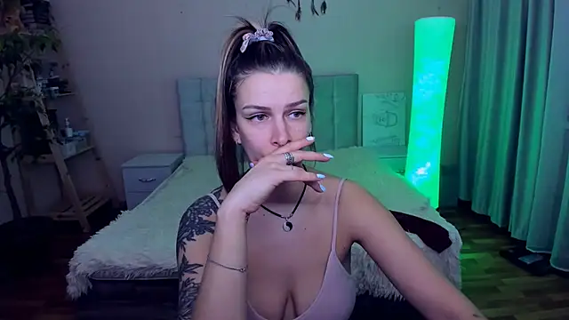 Snapshot of AlexiaDarren chatting on March 19, 2025, 9:58 pm AlexiaDarren online show from March 19, 2025, 9:58 pm