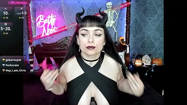 BettyNoir online show from October 21, 2025, 7:35 pm