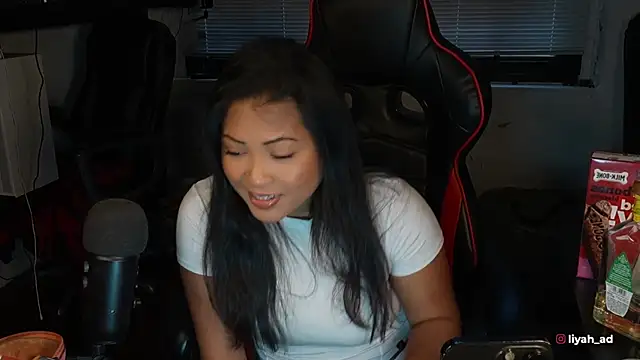 Snapshot of Bubbleliyah chatting on November 13, 2025, 9:40 pm Bubbleliyah online show from November 13, 2025, 9:40 pm