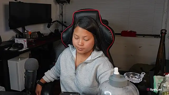 Snapshot of Bubbleliyah chatting on October 10, 2025, 4:13 am Bubbleliyah online show from October 10, 2025, 4:13 am