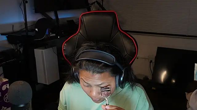 Snapshot of Bubbleliyah chatting on February 2, 2025, 11:53 pm Bubbleliyah online show from February 2, 2025, 11:53 pm