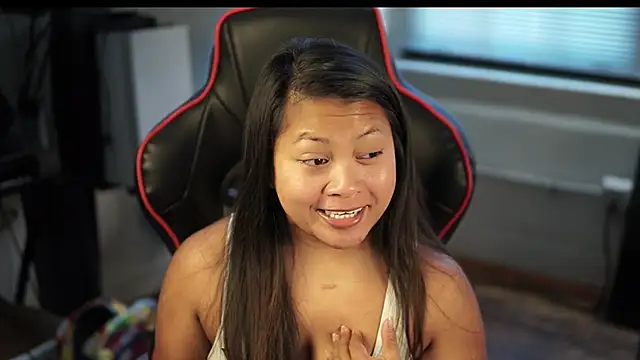 Snapshot of Bubbleliyah chatting on January 14, 2025, 2:43 pm Bubbleliyah online show from January 14, 2025, 2:43 pm