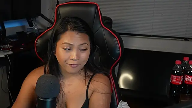 Snapshot of Bubbleliyah chatting on February 18, 2025, 5:09 am Bubbleliyah online show from February 18, 2025, 5:09 am