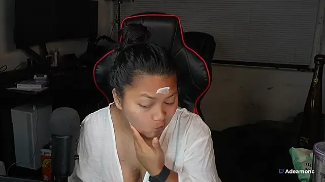 Snapshot of Bubbleliyah chatting on October 13, 2025, 11:01 am Bubbleliyah online show from October 13, 2025, 11:01 am