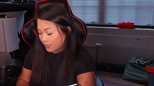 Snapshot of Bubbleliyah chatting on September 29, 2025, 8:14 pm Bubbleliyah online show from September 29, 2025, 8:14 pm