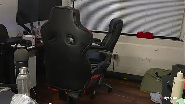 Snapshot of Bubbleliyah chatting on October 6, 2025, 10:54 pm Bubbleliyah online show from October 6, 2025, 10:54 pm